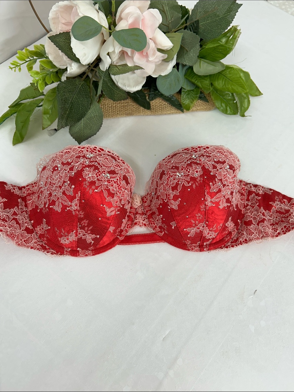 Red Lace Strapless Bra with Floral Embroidery